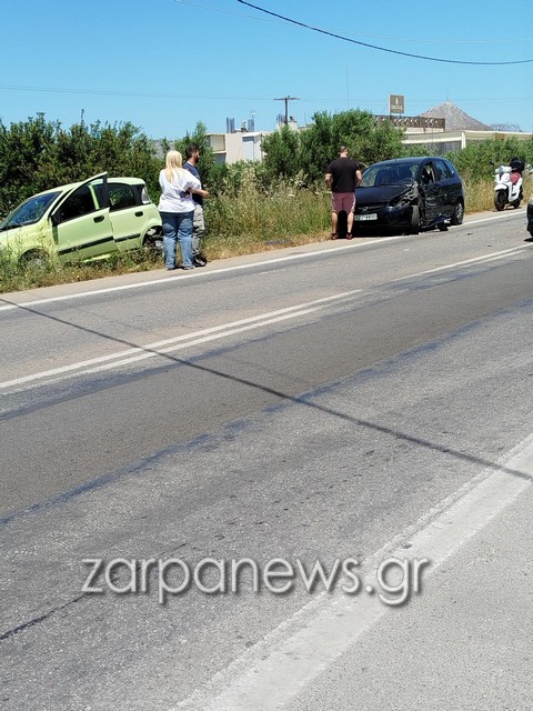 Κρήτη: Καραμπόλα με τρία αυτοκίνητα – Βαν και ΙΧ «δίπλωσαν» σε Fiat Panda! - Δείτε εικόνες