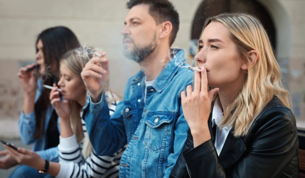 η-γαλλία-κόβει-το-τσιγάρο-και-σε-ανοιχτ-2102133