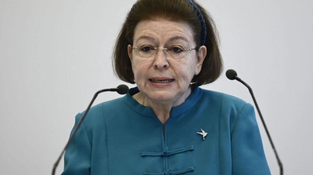 η-μενδώνη-απαντάει-για-την-κνωσό-η-πτώσ-2093956