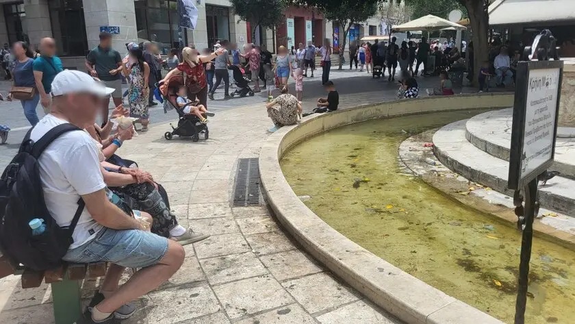 σουβλάκι-με-θέα-τον-βούρκο-στα-λιοντά-2094095