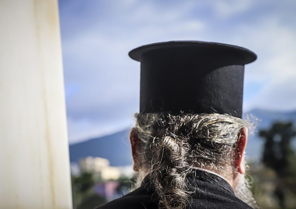 ιερέας-σε-παράκρουση-πανηγύρισε-γκολ-2090150