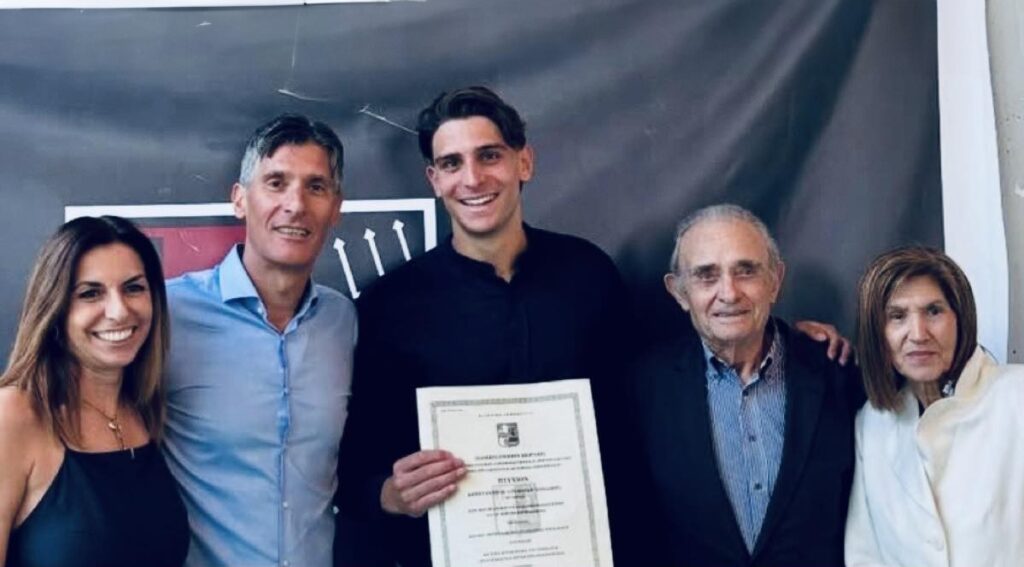 από-νταμπλούχος-πτυχιούχος-ο-κωνστ-2094731