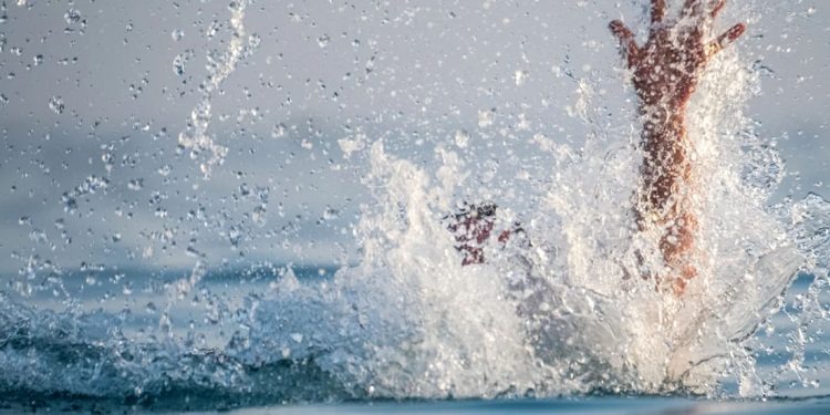 χανιά-κολυμβητής-κινδύνεψε-στην-παρα-2109926