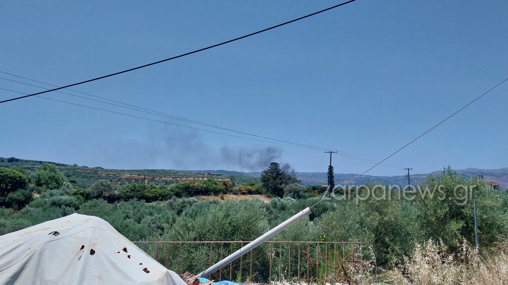 Κρήτη: Μεγάλη κινητοποίηση της Πυροσβεστικής για φωτιά σε επιχείρηση - Πυκνοί μαύροι καπνοί σκέπασαν την περιοχή - Δείτε εικόνες