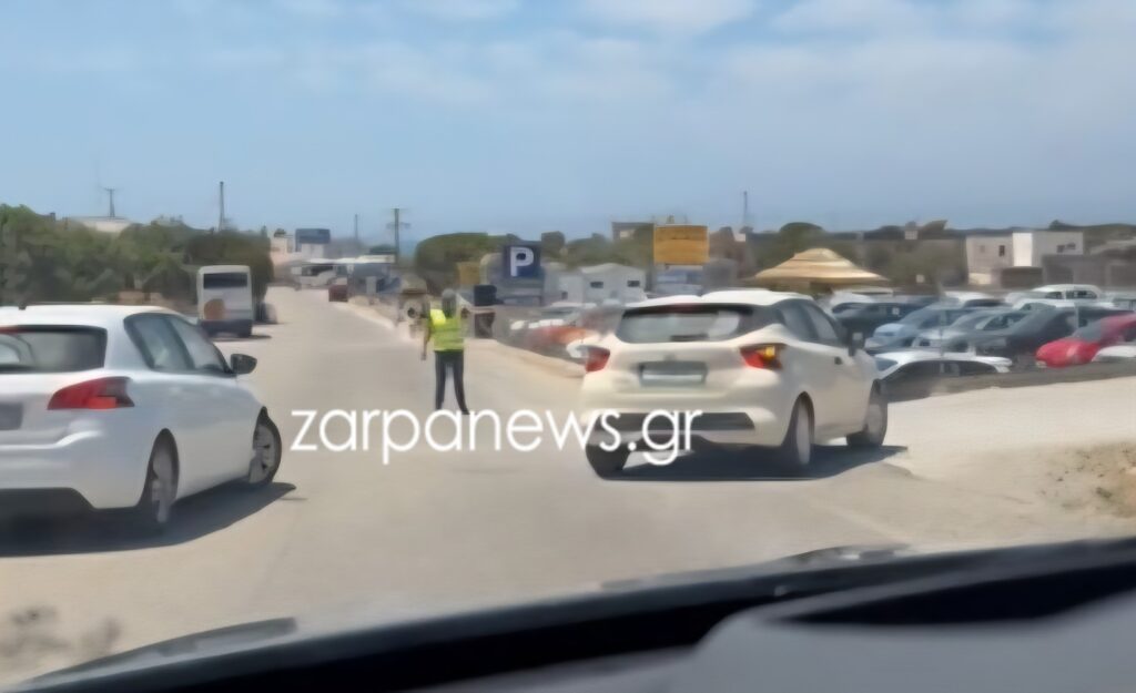 χανιά-ντύθηκαν-τουρίστες-οι-αστυνομι-2106539