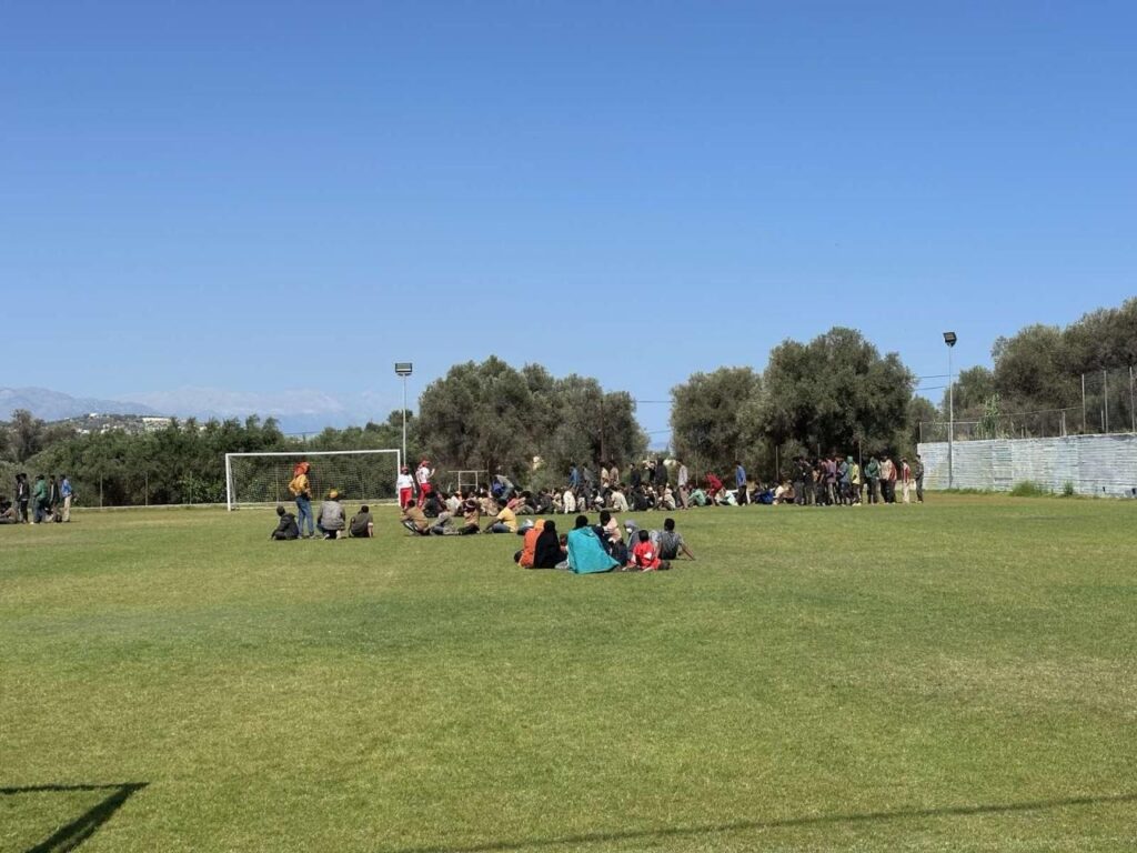 ρέθυμνο-σε-γήπεδο-οι-εκατοντάδες-μετα-2114333