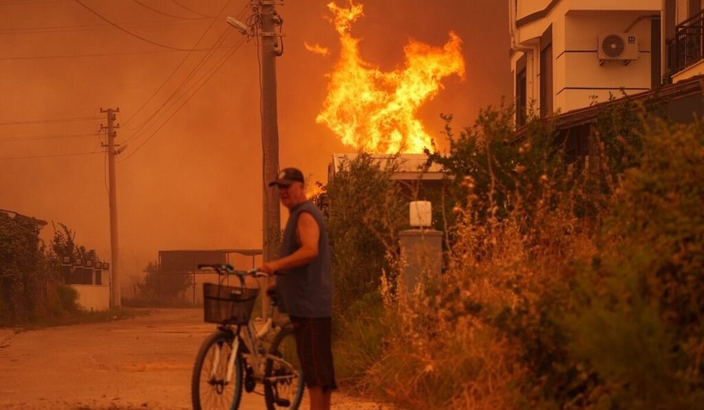 συνεχίζεται-η-μάχη-με-τις-φλόγες-στη-σμ-2118979