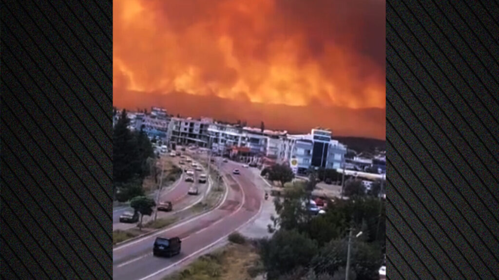 καίγεται-η-σμύρνη-βρέχει-στάχτη-στην-π-2118550