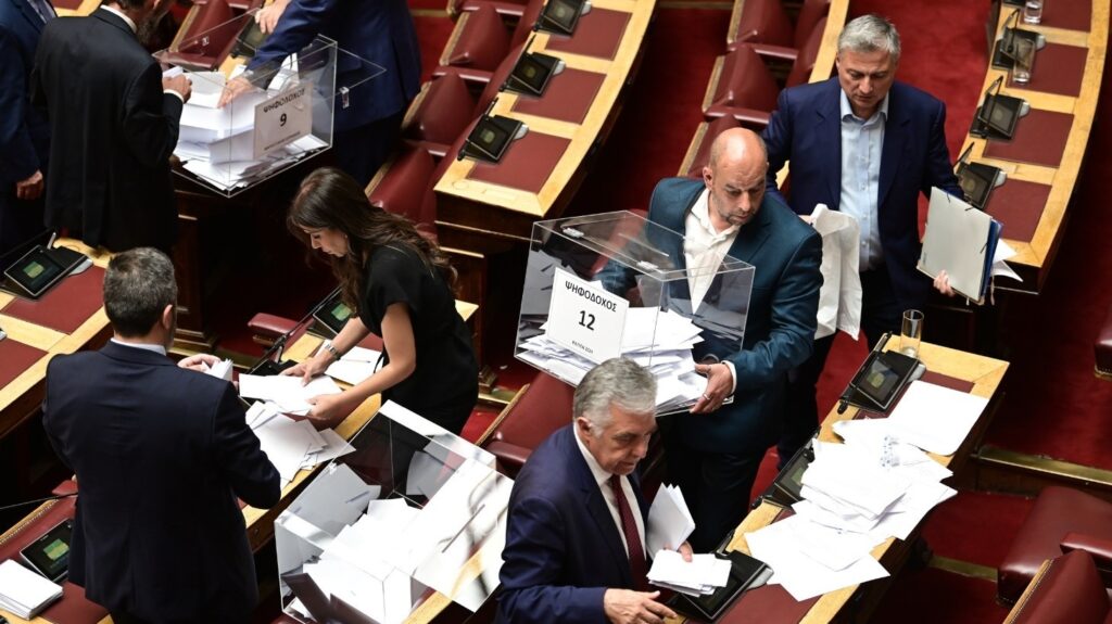 προανακριτική-για-τέμπη-με-154-ψήφους-πέ-2112614