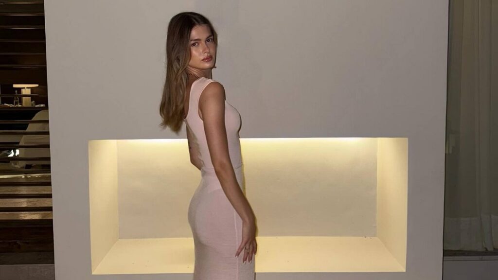 αμαλία-κωστοπούλου-στην-ελλάδα-για-δι-2123648