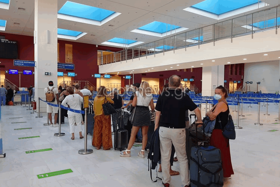 απογειώνεται-ο-τουρισμός-και-τον-χε-2136322