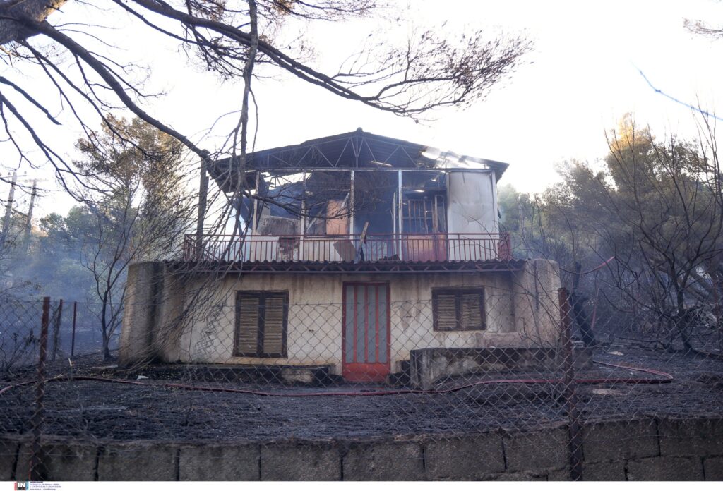 σε-ύφεση-η-φωτιά-στην-ανατολική-αττική-2121295