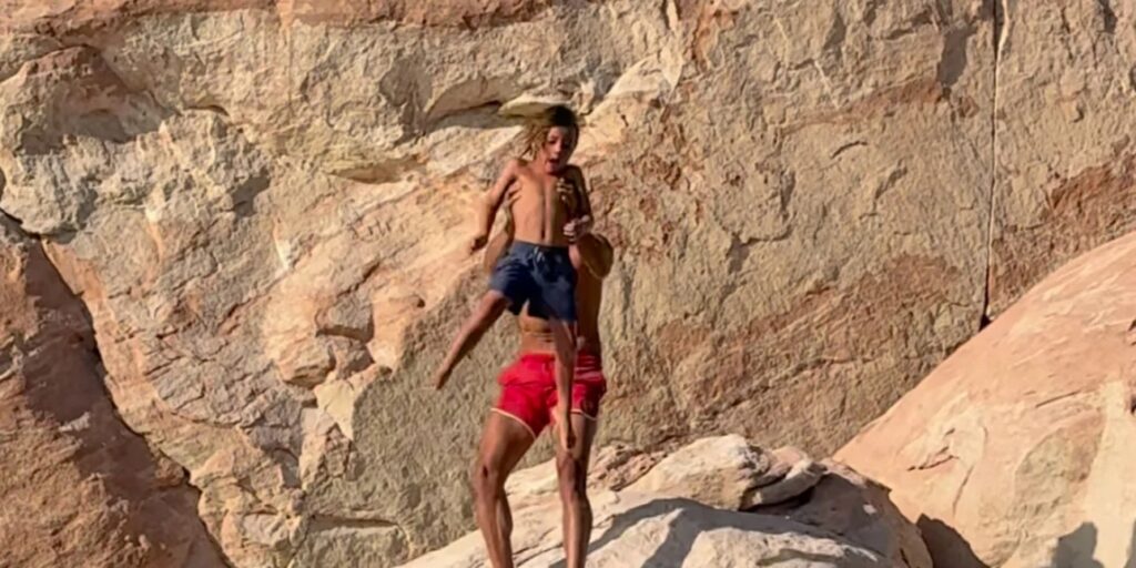 πατέρας-πέταξε-τον-7χρονο-γιο-του-από-το-2129791