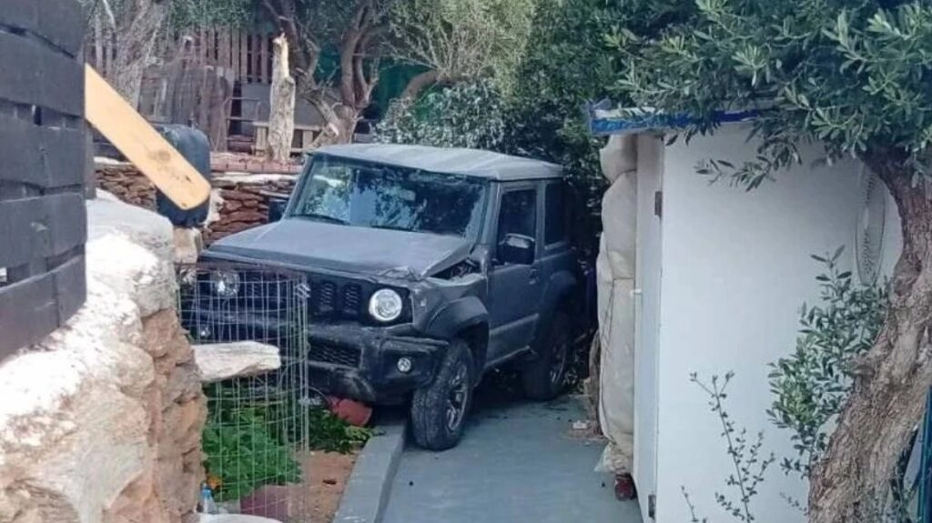 τήνος-τζίπ-έπεσε-μέσα-σε-σπίτι-photos-2127164