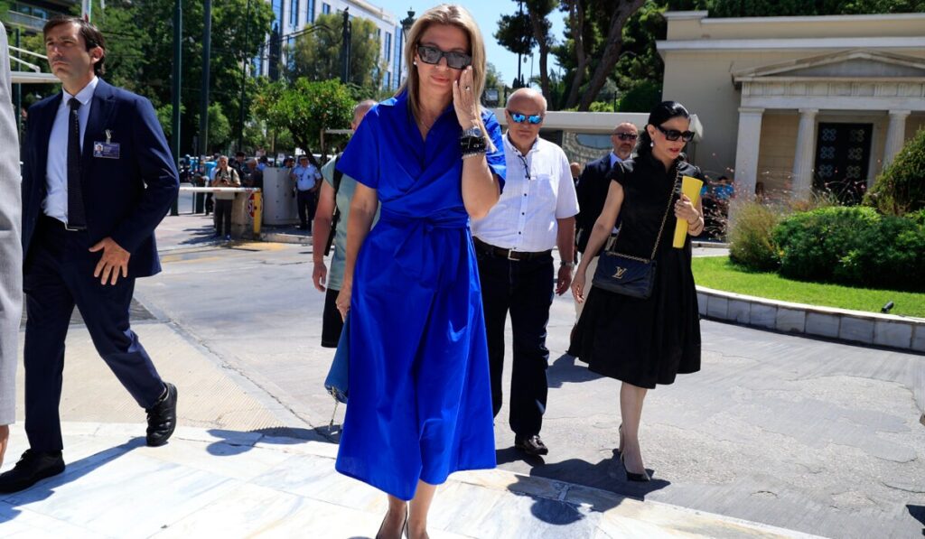 καρυστιανού-κατέθεσε-13-εκατ-υπογραφέ-2123204