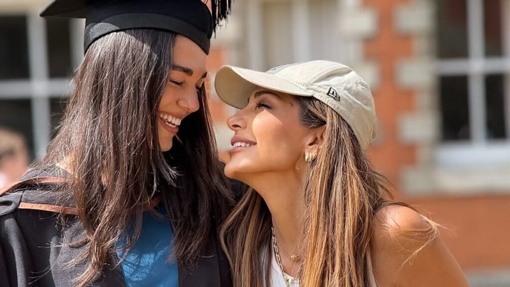 η-μελίνα-νικολαΐδη-αποφοίτησε-από-το-π-2134445