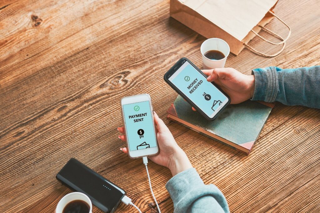 οι-έλληνες-αφήνουν-στην-άκρη-τα-μετρητ-2120037