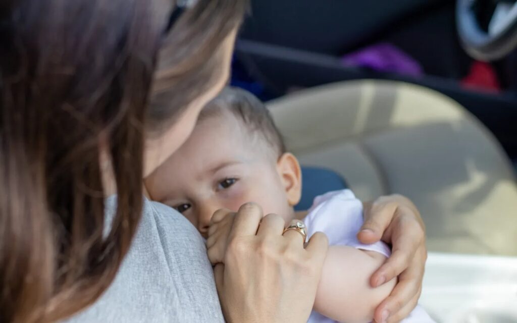 πόσο-ασφαλές-είναι-να-κρατάς-το-μωρό-αγ-2121246