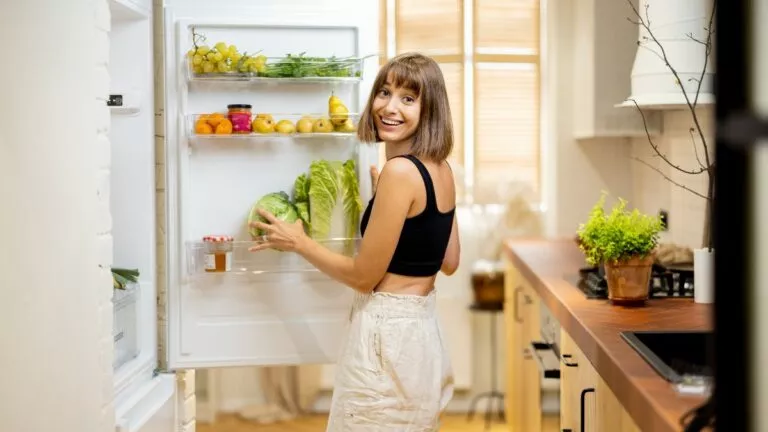 5-tips-για-καθαρό-ψυγείο-χωρίς-μικρόβια-μού-2153182