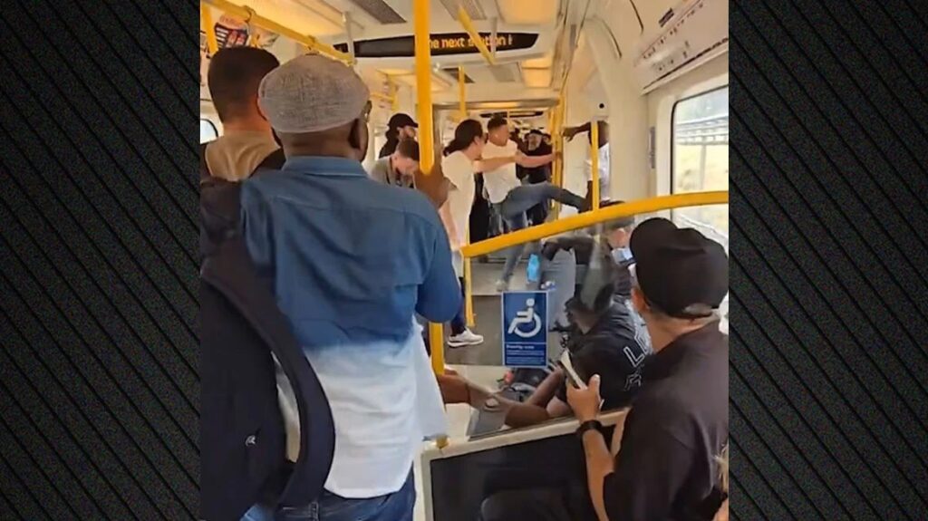 χάος-στο-μετρό-του-λονδίνου-άνδρας-κατ-2144953