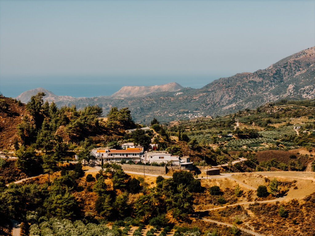 μια-περιήγηση-στις-εκκλησίες-του-λασι-2142491