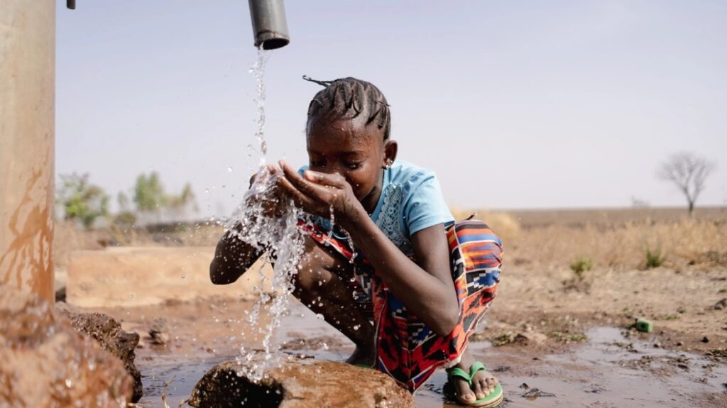 οηε-ένας-άνθρωπος-στους-τέσσερις-δεν-έ-2152758