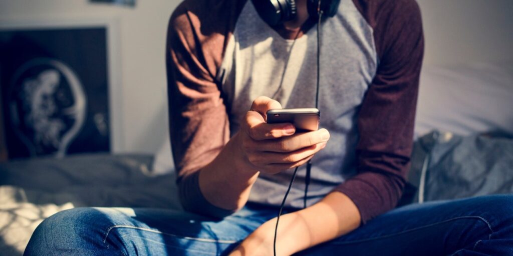 οι-έφηβοι-δεν-απαντούν-πλέον-στο-τηλέφ-2144799