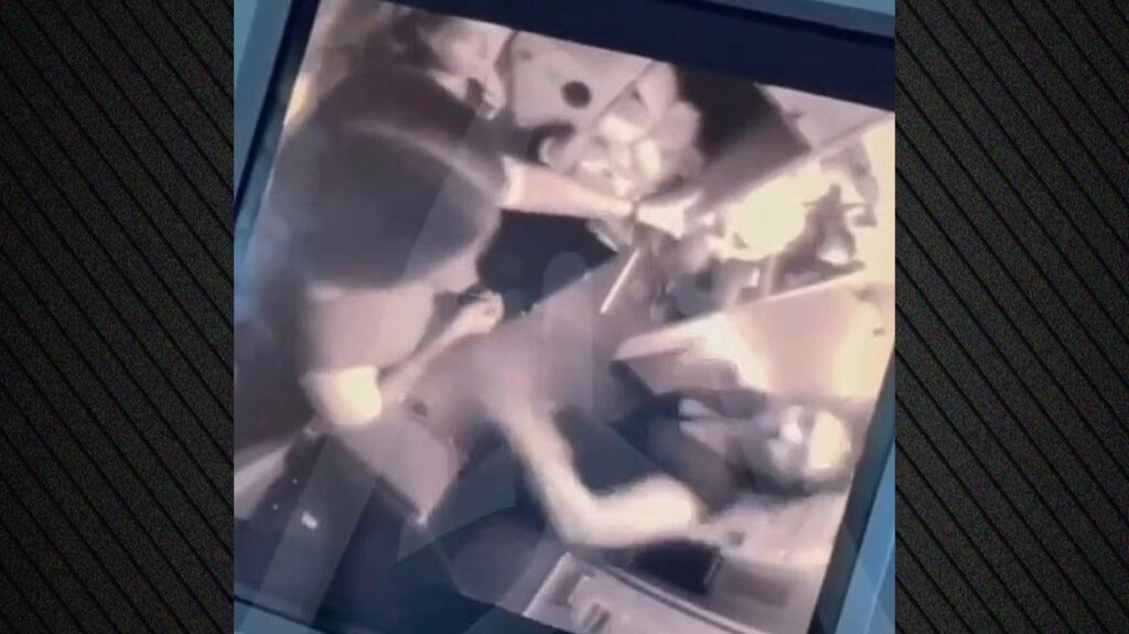 επιβάτης-γρονθοκόπησε-αεροσυνοδό-επ-2152260