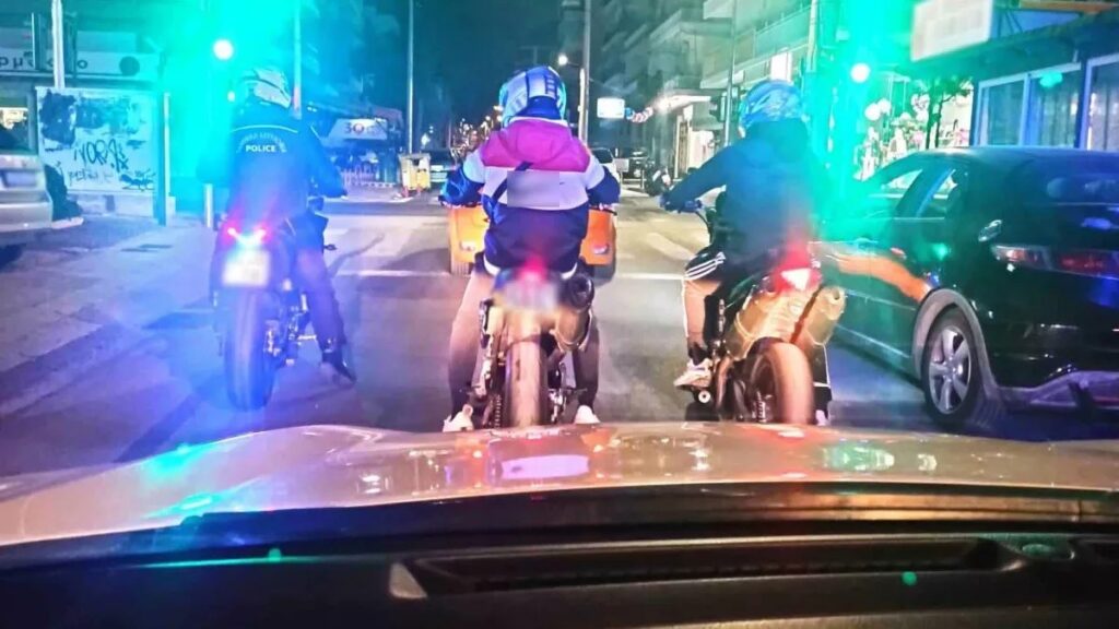 μοτοσυκλετιστές-στα-χέρια-της-αστυνο-2173526