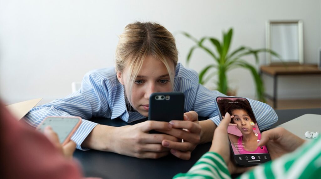 έρχεται-απαγόρευση-social-media-για-ανηλίκους-σ-2172956