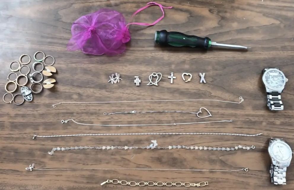 eίχε-κρύψει-κλοπιμαία-στο-εσώρουχό-τ-2161774