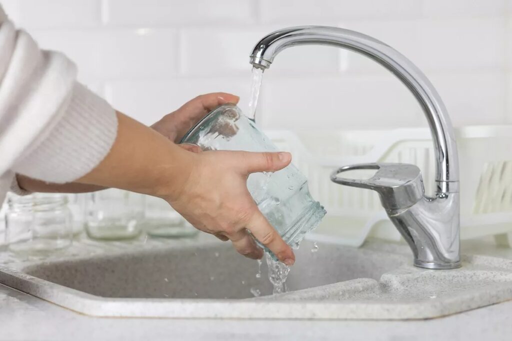 πώς-θα-ξεκολλήσουν-πανεύκολα-οι-ετικέ-2173274