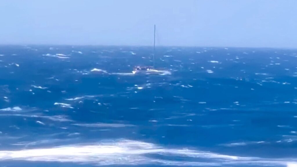 ιστιοφόρο-με-επιβάτες-έπλεε-ακυβέρνη-2167145