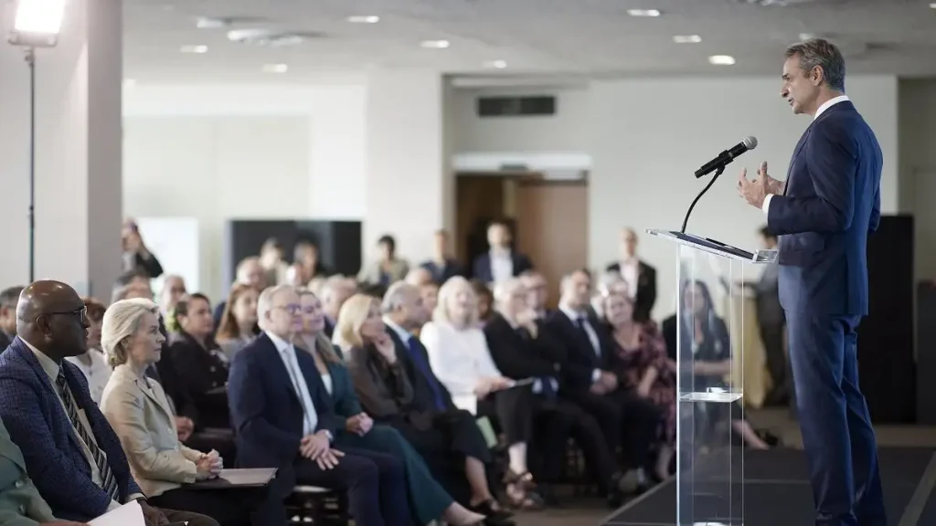 μητσοτάκης-εξετάζουμε-την-απαγόρευσ-2170318