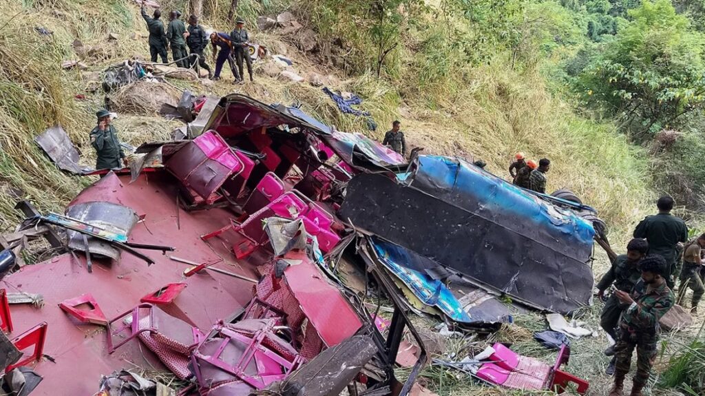 tραγωδία-στη-σρι-λάνκα-λεωφορείο-έπεσε-2158604