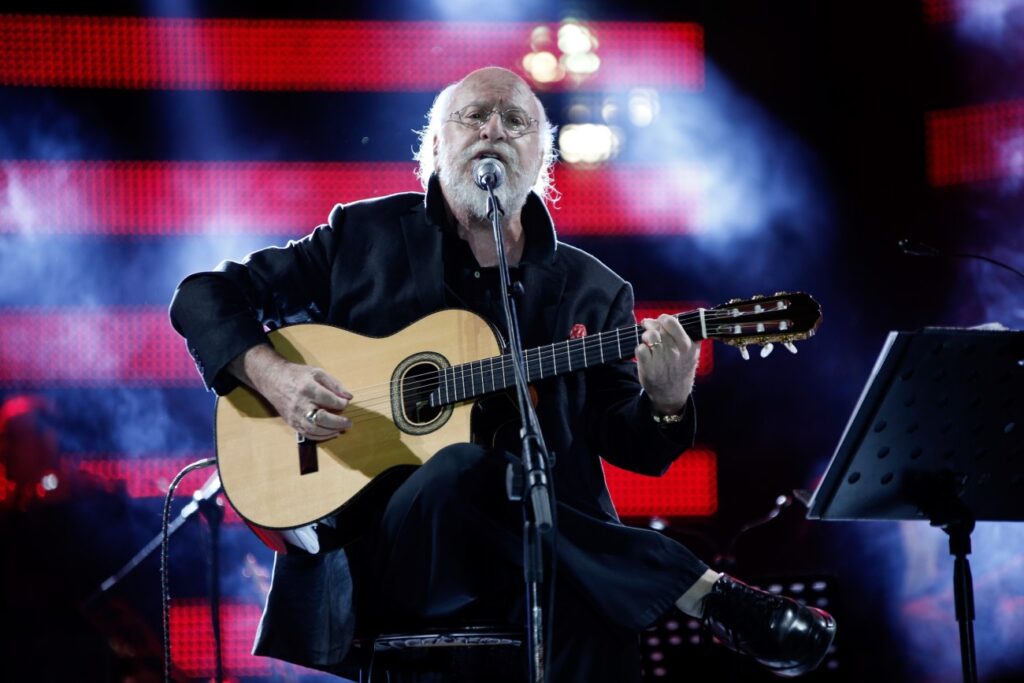 διονύσης-σαββόπουλος-σε-λαϊκό-προσκύ-2190463