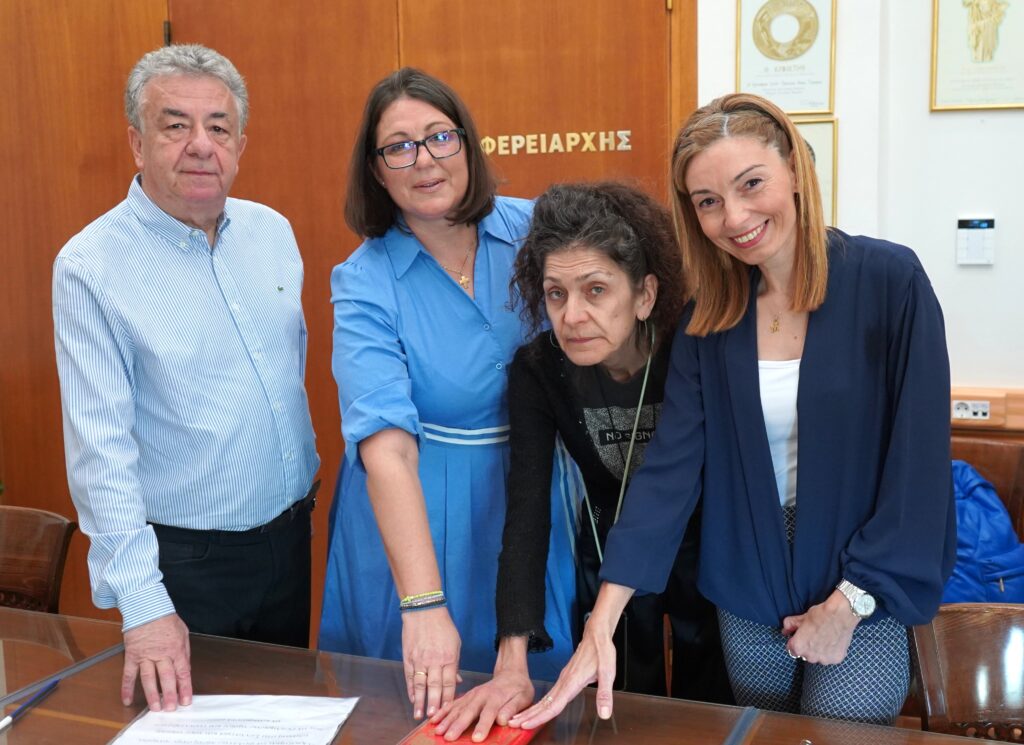 ορκωμοσία-τριών-νέων-υπαλλήλων-στην-π-2184339