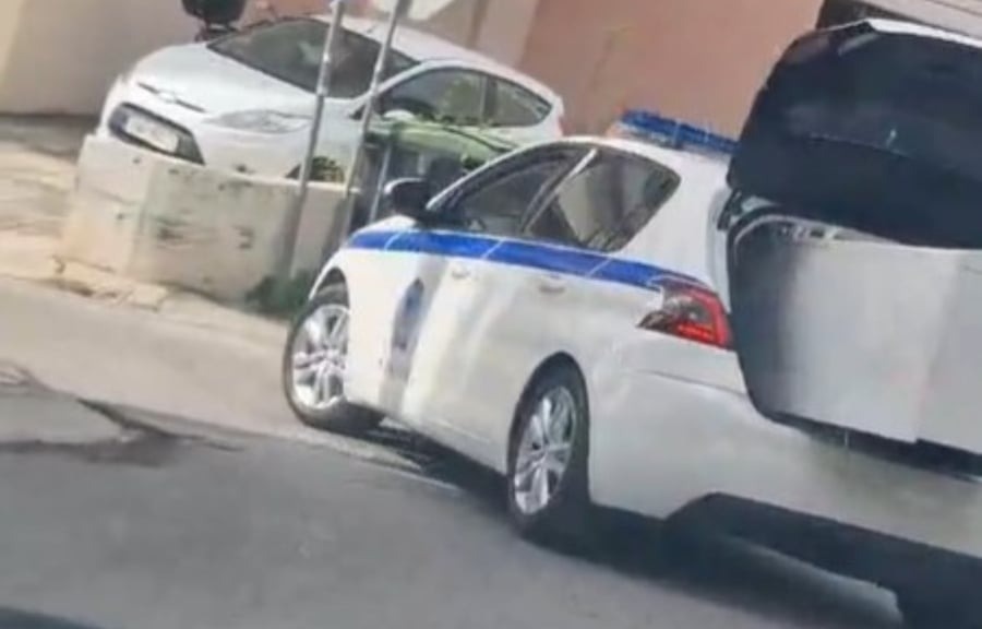 περιπολικό-μεταφέρει-ψυγείο-στο-πορ-2187434