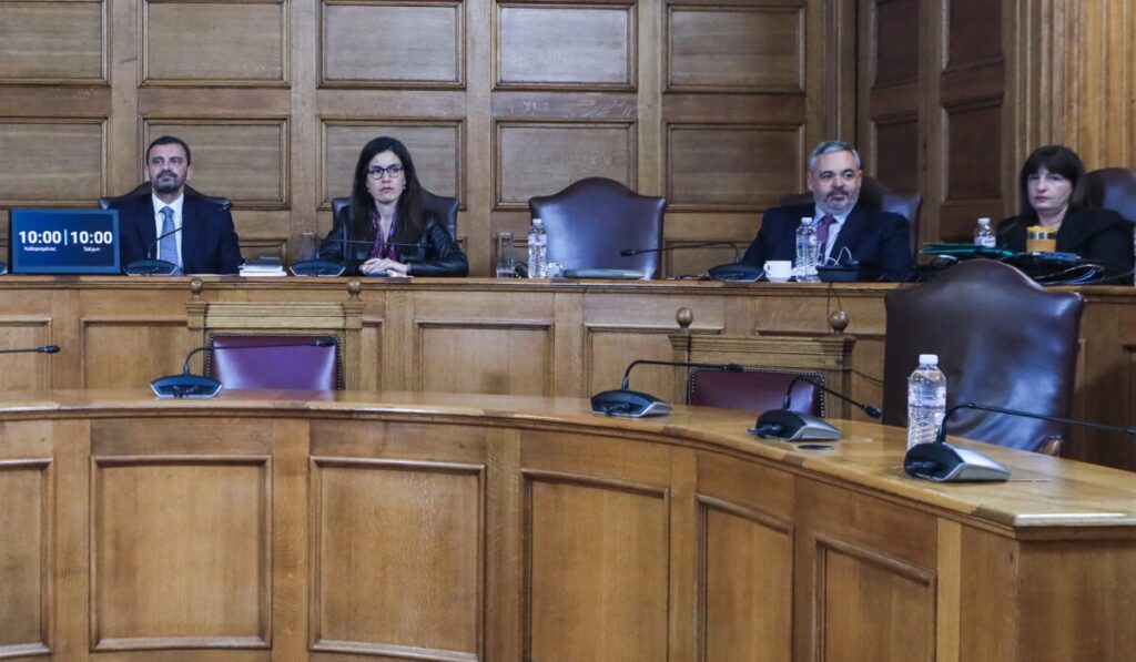 χάος-στην-εξεταστική-με-τον-φραπέ-απ-2209781