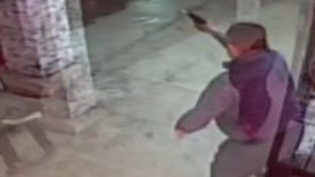 ηπα-μπήκαν-να-κλέψουν-κοσμηματοπωλεί-2207244