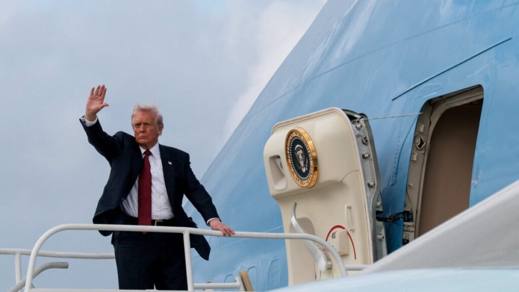 ο-ντόναλντ-τραμπ-βλέπει-κομμουνιστ-2200089