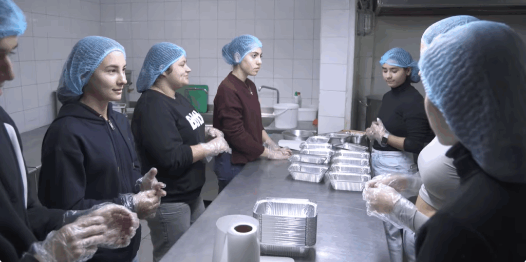 χέρια-που-σκορπίζουν-φως-η-συγκινητι-2203926