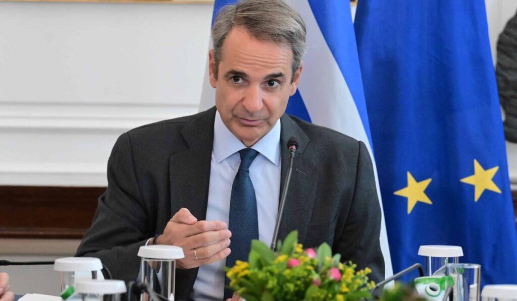 δεν-πάει-τελικά-στο-νταβός-ο-μητσοτάκη-2223344