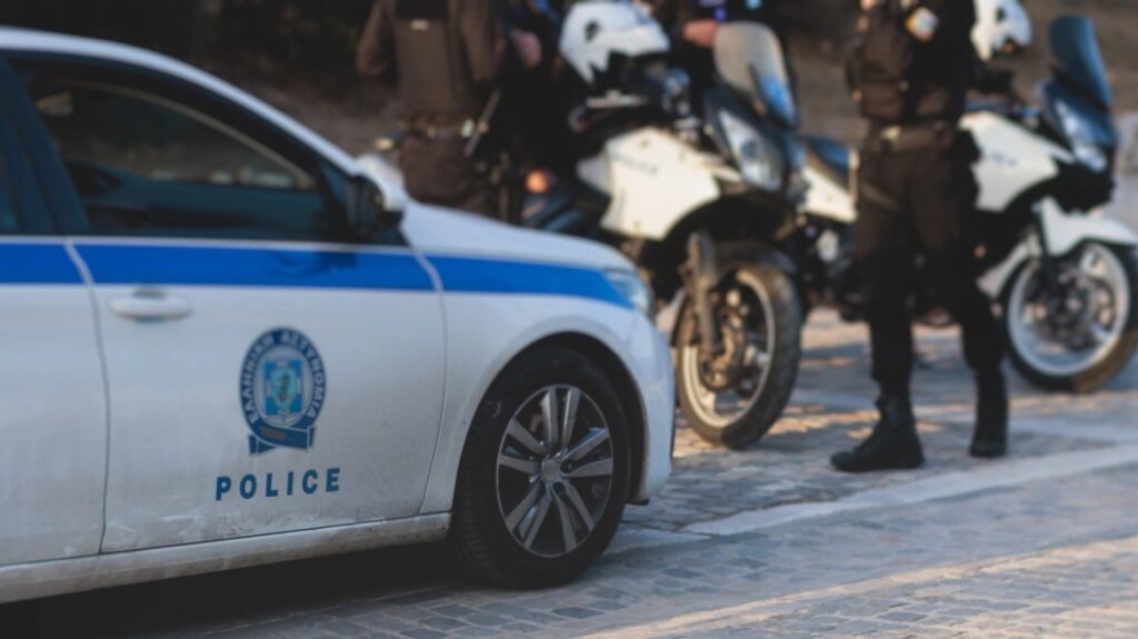 συναγερμός-στη-γαδα-άνδρας-απειλεί-ότ-2220421