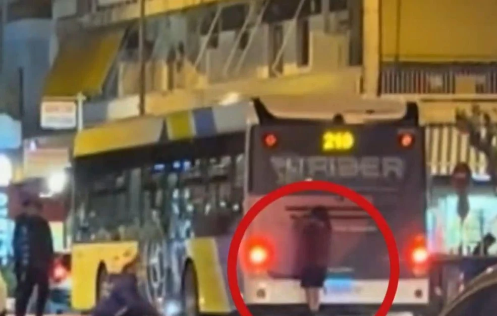 νεαρός-κάνει-challenge-αφήνει-το-πατίνι-και-σ-2218578