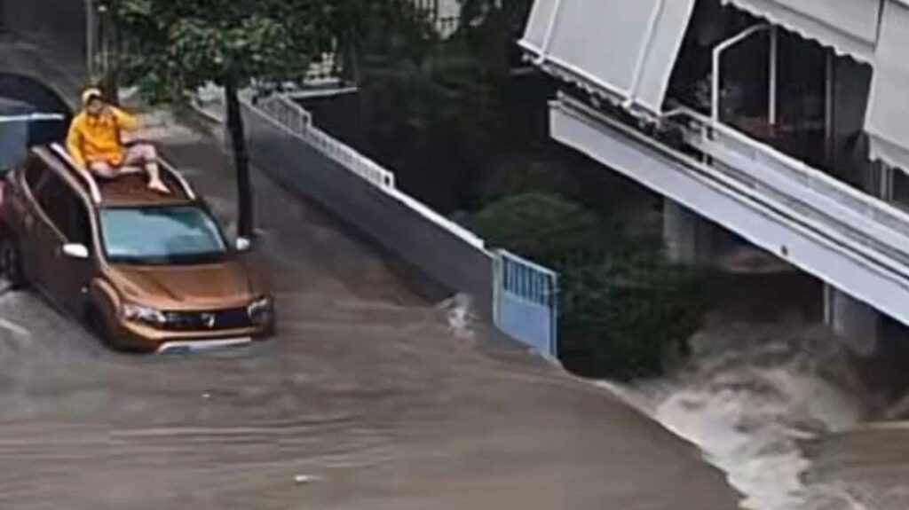 πλημμύρες-στην-αττική-κατέρρευσε-μάν-2233811