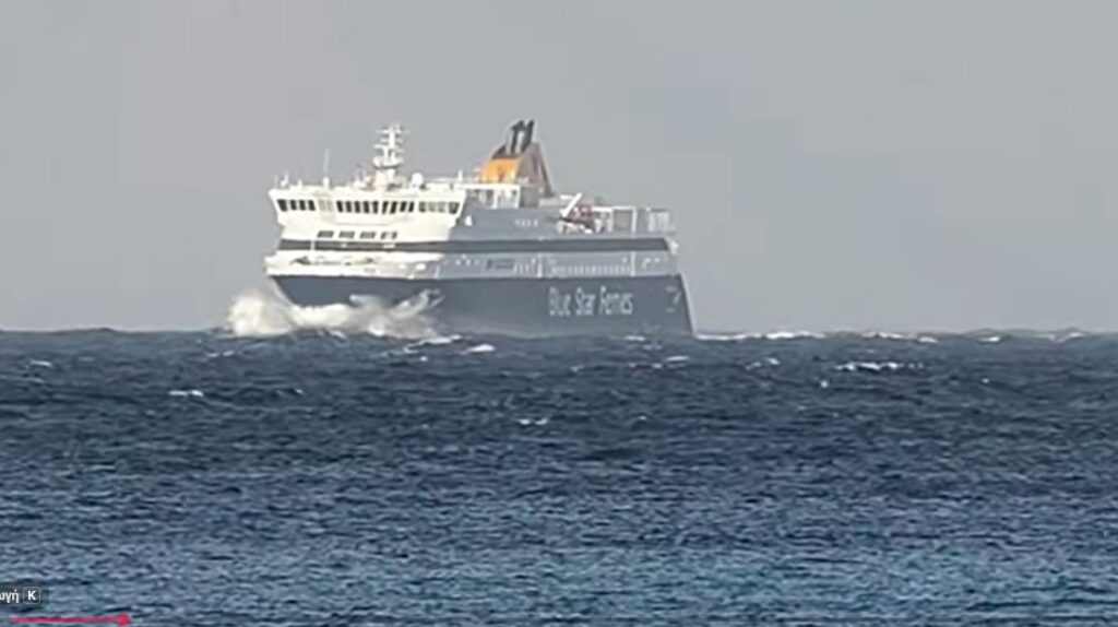 μάχη-με-τα-κύματα-το-blue-star-naxos-πλέει-κόντρα-σ-2235398