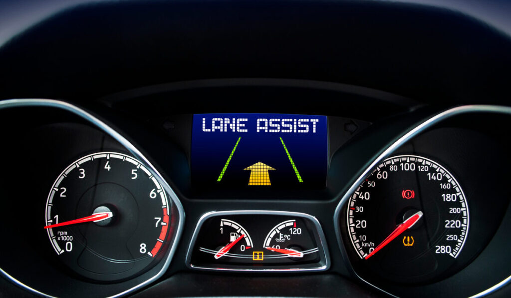 lane-assist-τι-είναι-και-πώς-λειτουργεί-στο-αυτο-2254798