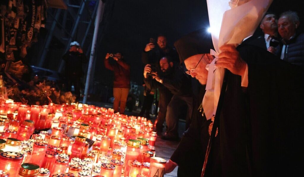 με-δάκρυα-στα-μάτια-ο-βαρθολομαίος-έξω-2254963