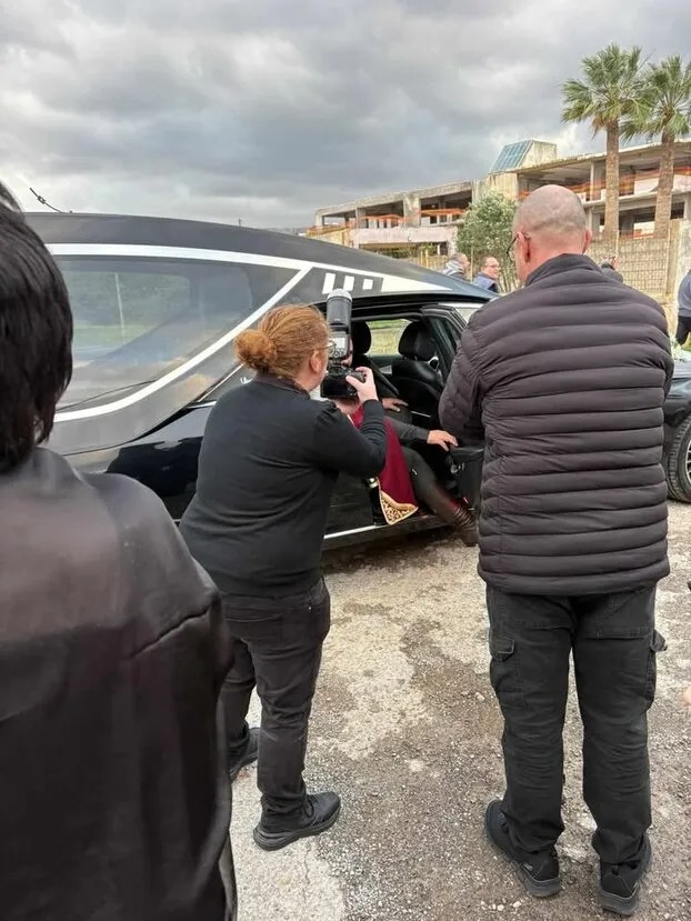 Με… νεκροφόρα έφτασε στην εκκλησία γαμπρός στο Ηράκλειο! - Δείτε εικόνες